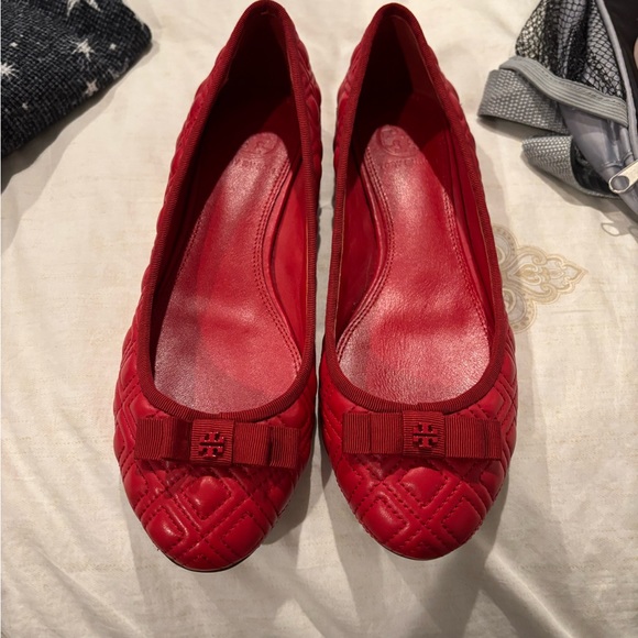 Tory Burch Red Loafers with Elegant Bow - Picture 1 of 3
